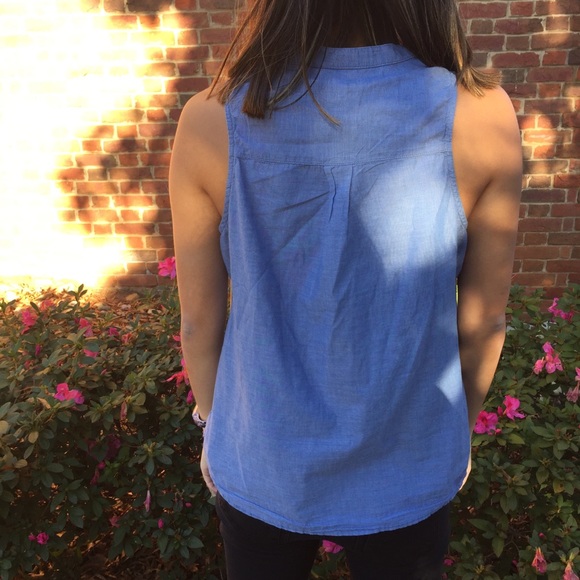 SIZE SM SLEEVELESS TOP - Picture 2 of 2